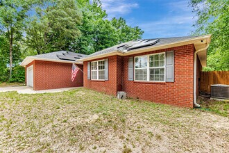 121 Hillwood Dr in Crestview, FL - Building Photo - Building Photo