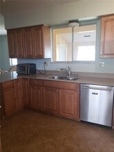 714 Indian Wells Ave in Sun City Center, FL - Building Photo - Building Photo
