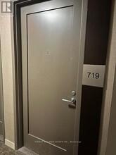 320-320 Tweedsmuir Ave in Toronto, ON - Building Photo - Building Photo