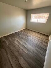 3801 Royal Crest St, Unit 8 in Las Vegas, NV - Building Photo - Building Photo