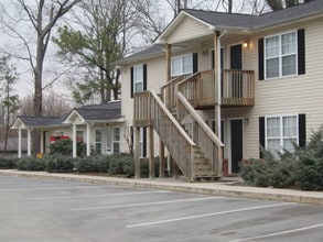 Excalibur Village Apartments in Dalton, GA - Foto de edificio - Building Photo