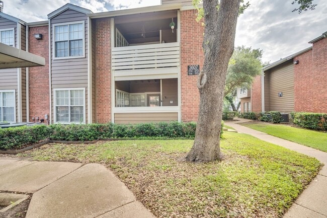 property at 3607L W Northgate Dr