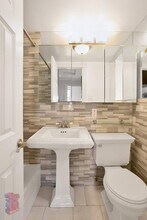 248 Mott St, Unit 24 in New York, NY - Foto de edificio - Building Photo