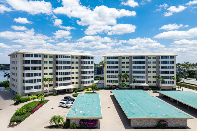 Harborside West I in Naples, FL - Foto de edificio - Building Photo