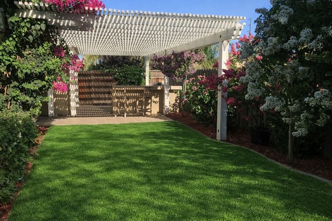 1098 Columbus Way in Lemoore, CA - Foto de edificio - Building Photo