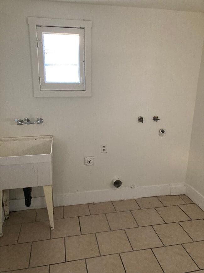 2337 E Olive Ave in Fresno, CA - Building Photo - Building Photo