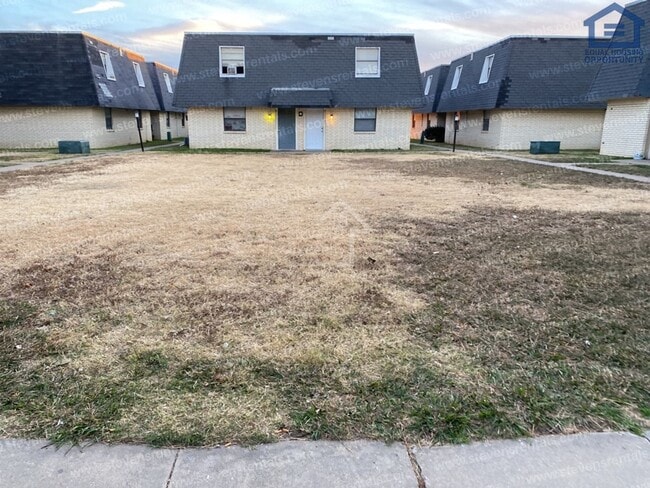 2111 NW Lindy Ave in Lawton, OK - Foto de edificio - Building Photo