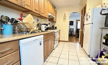 27 S Crescent Circuit in Boston, MA - Building Photo - Building Photo