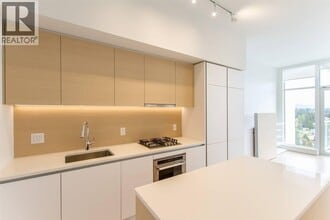 525 Foster Ave in Coquitlam, BC - Building Photo - Building Photo