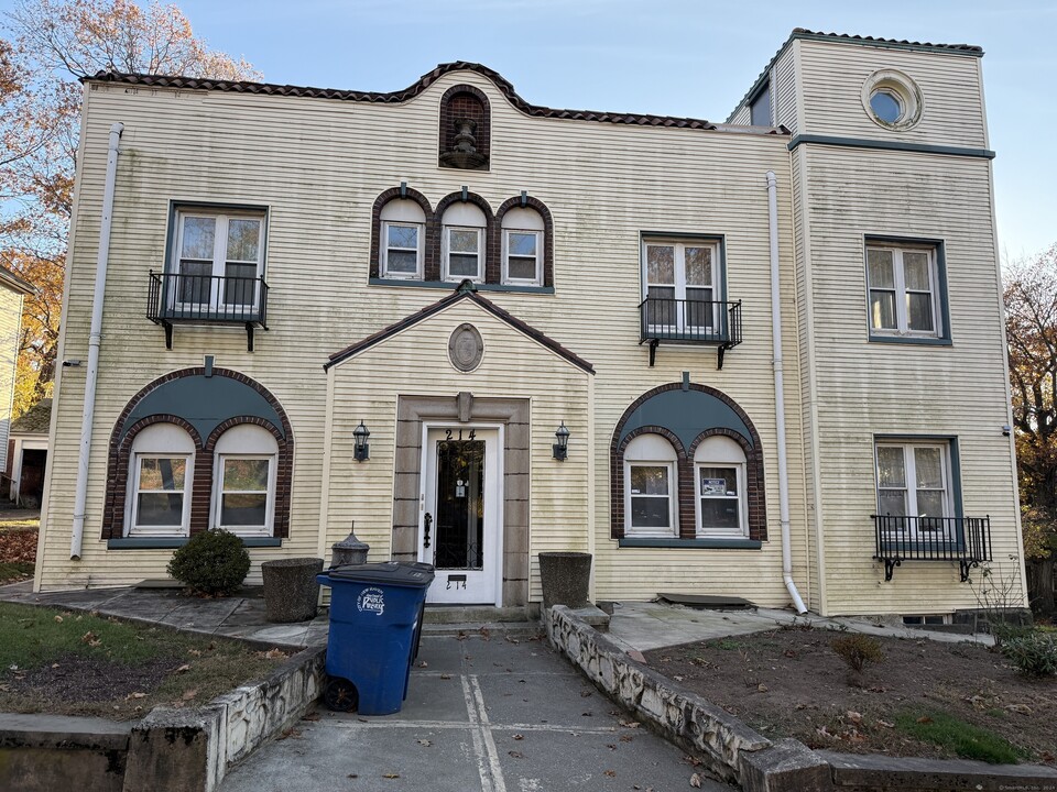 214 Goffe Terrace in New Haven, CT - Building Photo