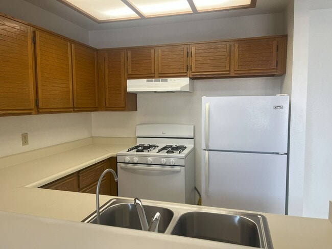 2490 Village Green in Santa Maria, CA - Building Photo - Building Photo