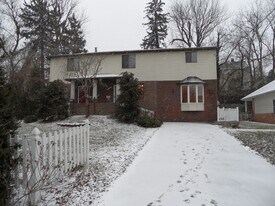 921 Onondaga St in Lewiston, NY - Building Photo