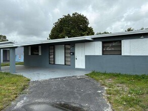 1741 NW 27th Ave in Fort Lauderdale, FL - Building Photo - Building Photo