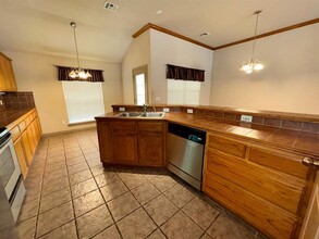 1424 Teakwood Dr in Norman, OK - Building Photo - Building Photo