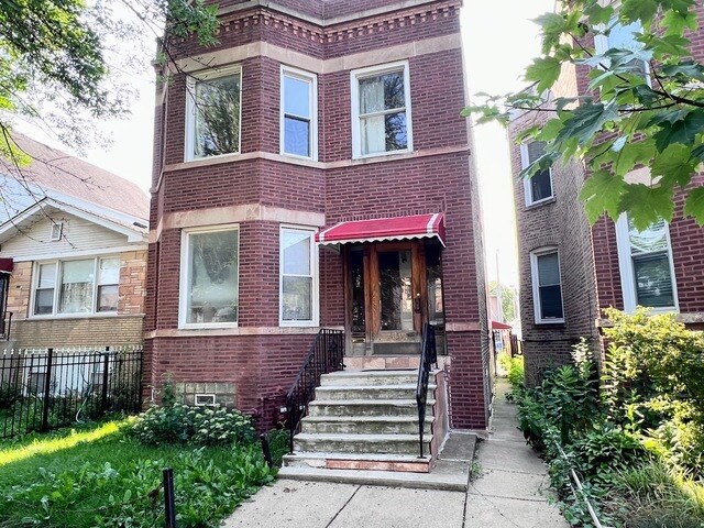 2310 N Hamlin Ave, Unit 2F in Chicago, IL - Building Photo