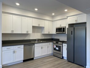 16030 Sherman Way in Los Angeles, CA - Building Photo - Building Photo
