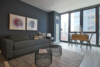 613 N Wells St in Chicago, IL - Foto de edificio - Building Photo
