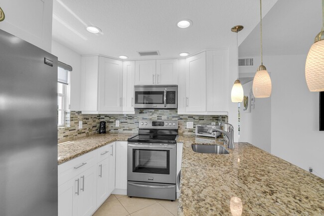 123 Mansfield C in Boca Raton, FL - Building Photo - Building Photo
