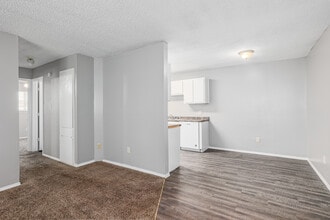 Crossland Square in Lawton, OK - Building Photo - Interior Photo