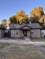 204 W Leighton St in Frontenac, KS - Building Photo