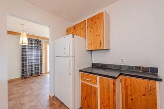 3036 Dover Cres SE in Calgary, AB - Building Photo - Building Photo