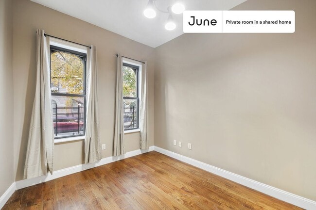 Private bedroom in 4 bed/1 bath Home in New York, NY - Building Photo - Building Photo