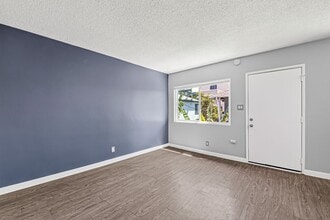 539 E 11th St, Unit 07 in Long Beach, CA - Building Photo - Building Photo