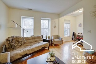 882 N Marshfield Ave, Unit 3F in Chicago, IL - Building Photo