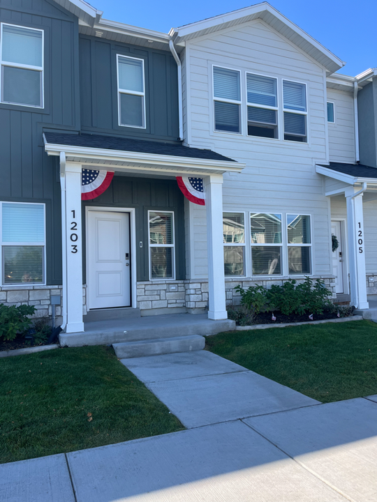 1203 W 1870 S in Logan, UT - Foto de edificio