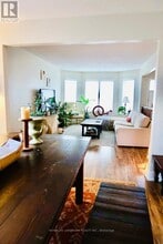 123 Crossland Gate in Newmarket, ON - Building Photo - Building Photo