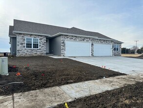 4605 Castle Pines Dr in Springfield, IL - Foto de edificio - Building Photo