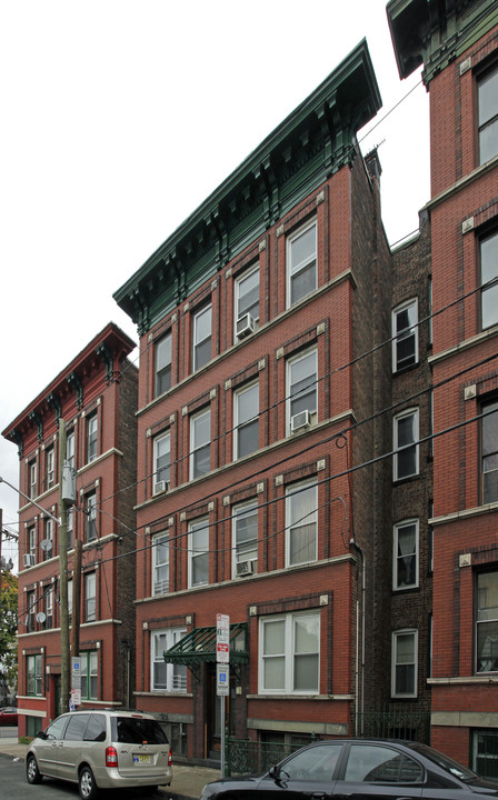 114 Stuyvesant Ave in Jersey City, NJ - Building Photo