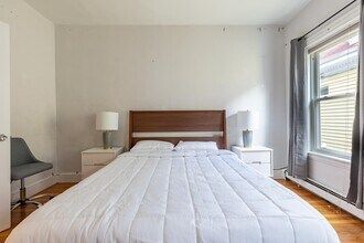 61 Hillside St, Unit 2 in Boston, MA - Foto de edificio - Building Photo