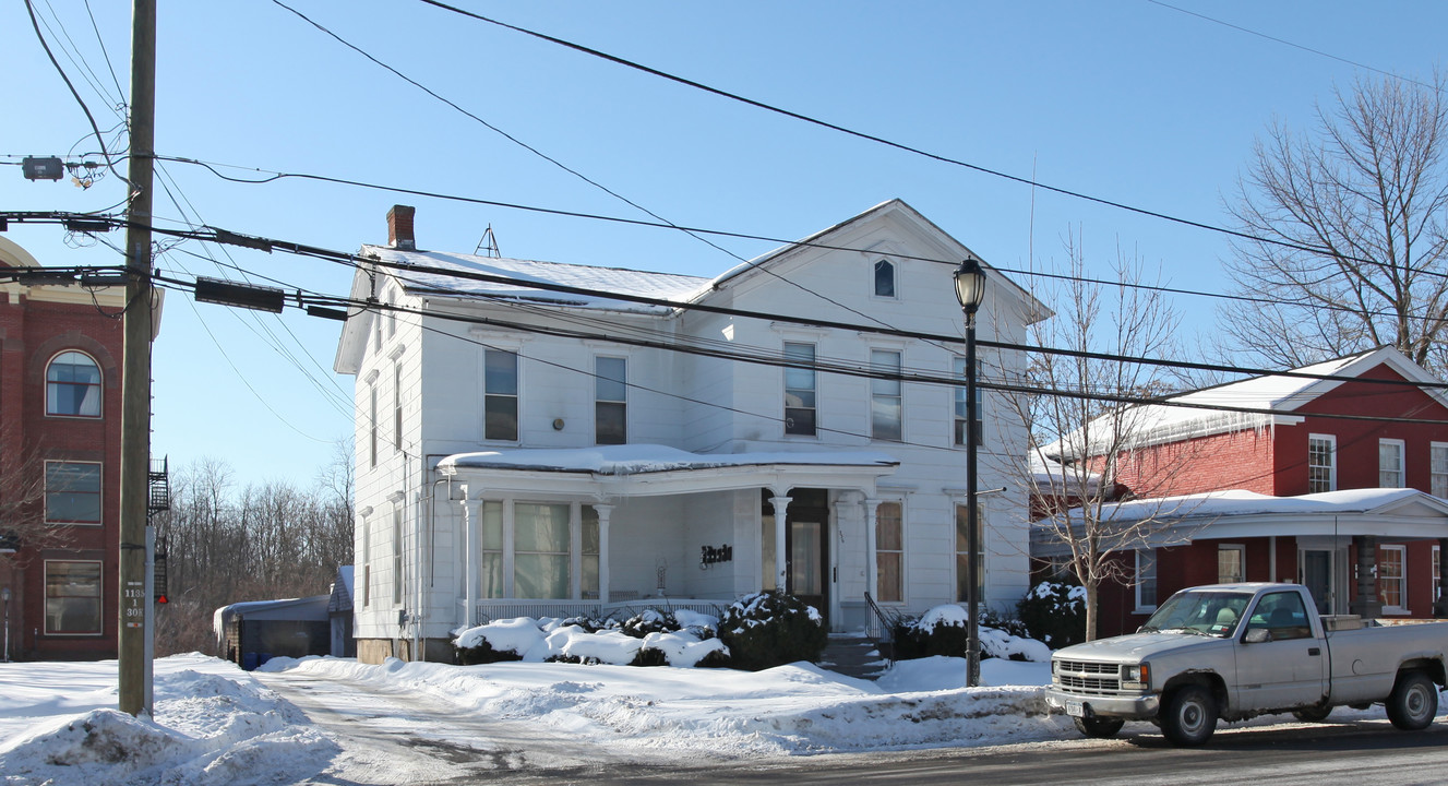 336 Rt-21 in Palmyra, NY - Building Photo