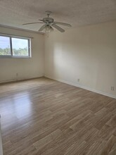 729 Lori Dr-Unit -306 in Palm Springs, FL - Building Photo - Building Photo