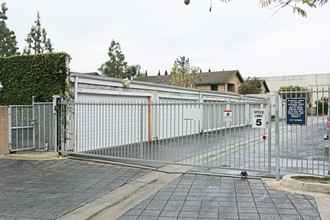 Canterbury Square Apartments in Garden Grove, CA - Building Photo - Building Photo