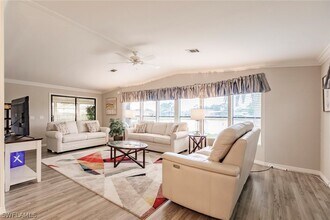 1726 Cape Hatteras Dr in Naples, FL - Foto de edificio - Building Photo