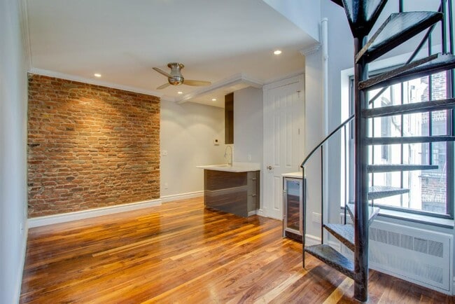 1590 Lexington Ave