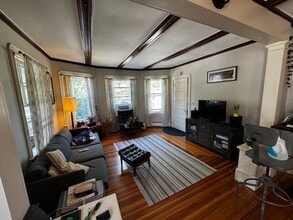 178 Oak Hill Ave, Unit First Floor in Pawtucket, RI - Building Photo - Building Photo