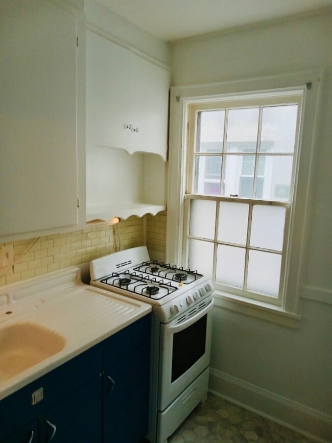 11 Rowley St, Unit 11 A in Rochester, NY - Foto de edificio - Building Photo