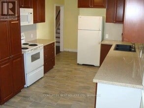 64 Glenview Dr in Hamilton, ON - Building Photo - Building Photo