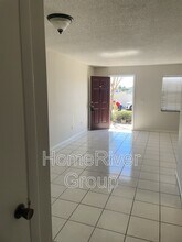 9101 W Hillsborough Ave in Tampa, FL - Building Photo - Building Photo