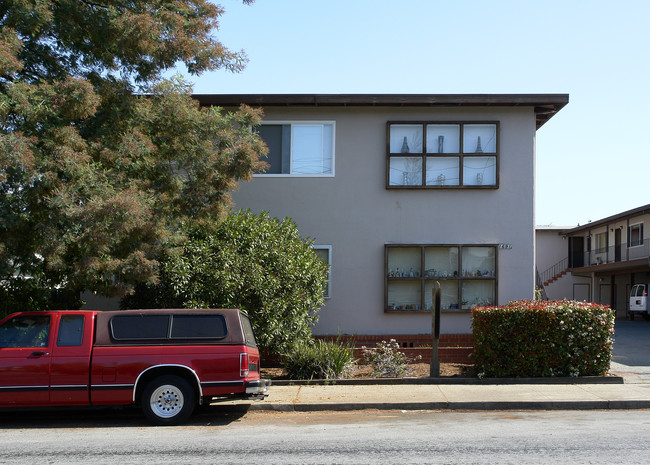 1691 Kentfield Ave in Redwood City, CA - Foto de edificio - Building Photo