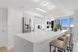 21055 Yacht Club Dr, Unit 2203 in Aventura, FL - Building Photo - Building Photo