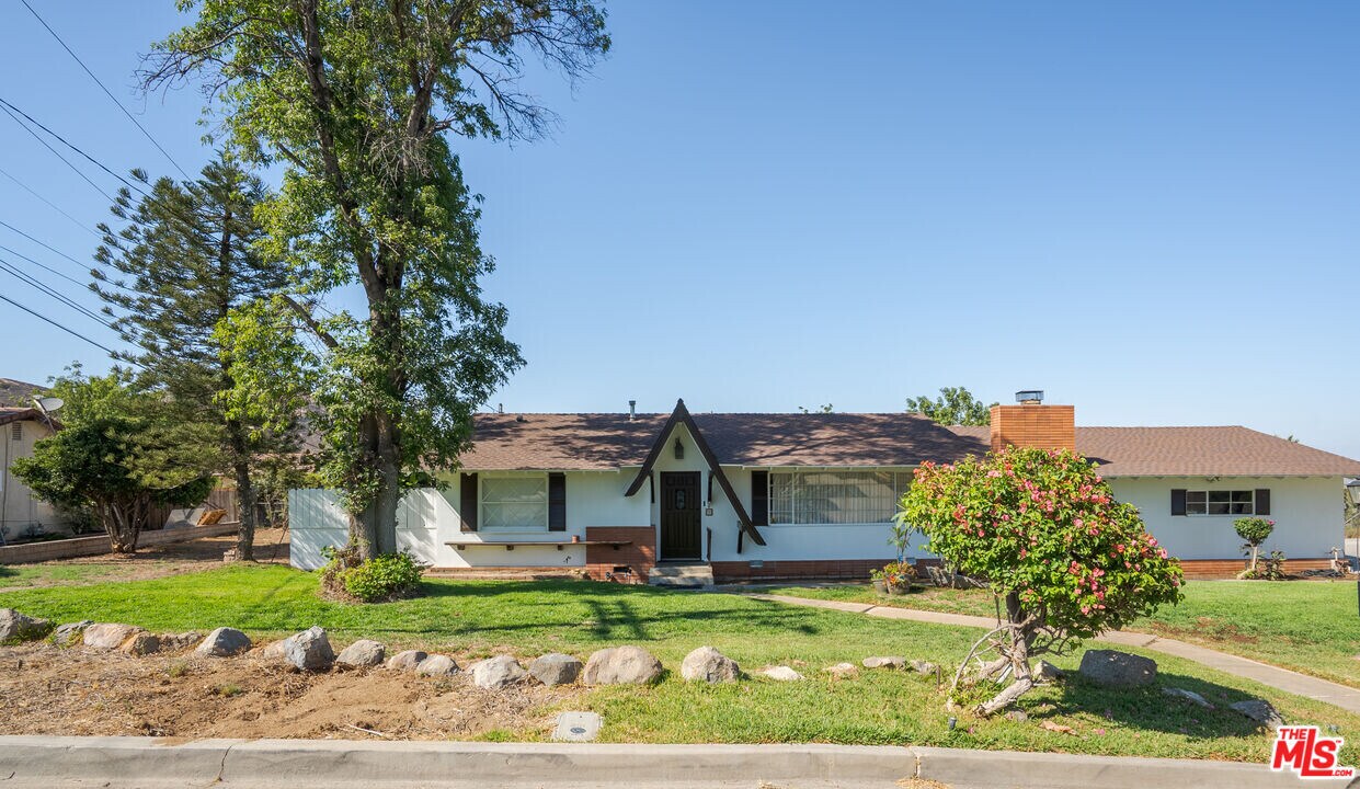 6739 Garces Ave in Riverside, CA - Building Photo