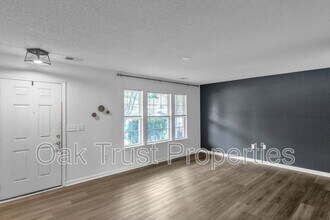 303 Yellow Hawthorn Cir in Summerville, SC - Building Photo - Building Photo