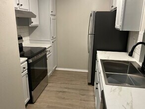 5512 Lochmoor in San Antonio, TX - Building Photo - Building Photo