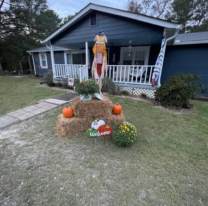 820 Little Rd in Sharpsburg, GA - Foto de edificio