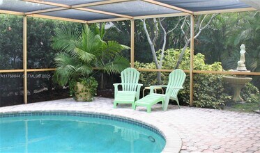 1933 Twin Dolphin Ln in Fort Lauderdale, FL - Foto de edificio - Building Photo