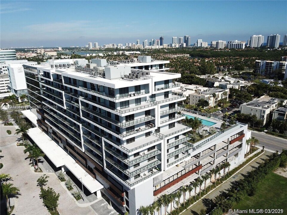 2960 NE 207th St in Aventura, FL - Building Photo
